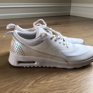 White Nikes Youth size 5, womens size 6.5